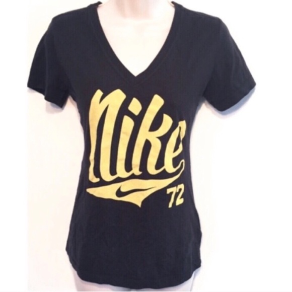 Nike Tops - 🔷BOGO🔷🆕 Nike slim fit v neck logo top small